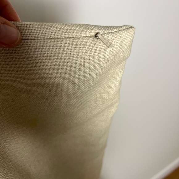 Pottery Barn holiday decorative pillow cover with zipper 16” x 26” - Picture 5 of 7